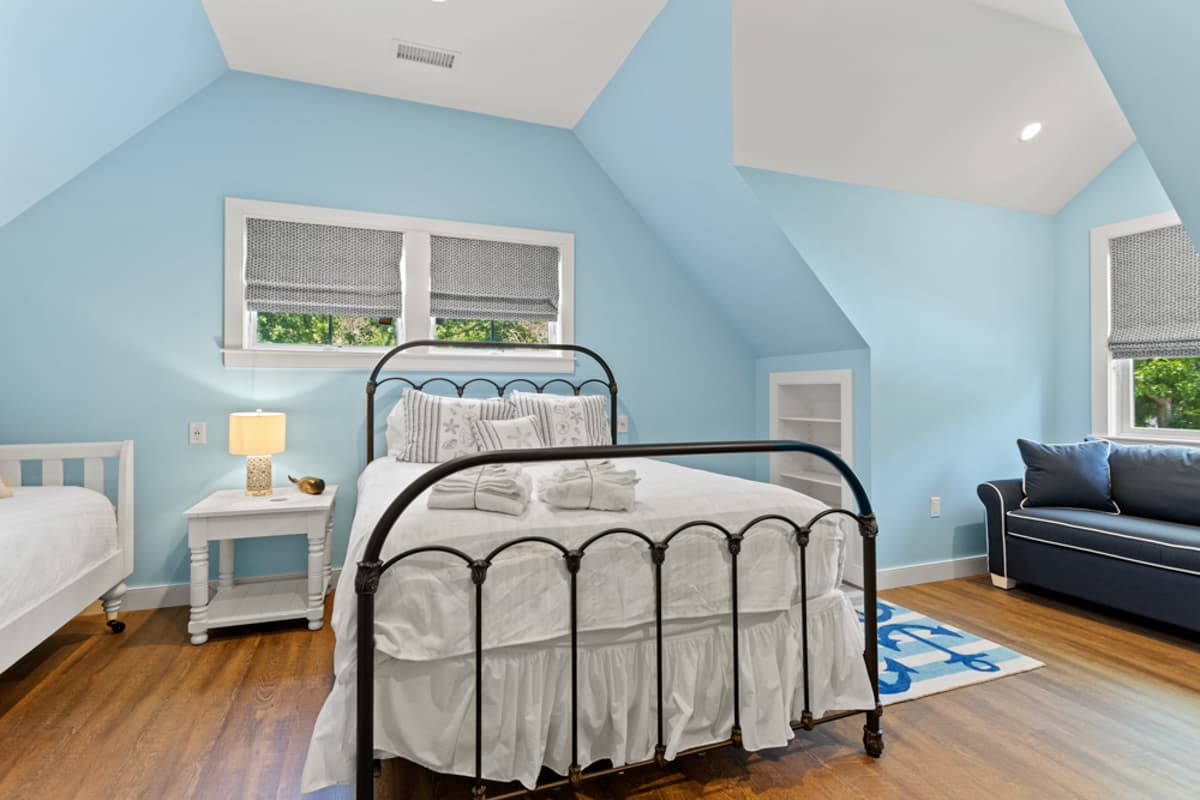 Meeting House - Image 25