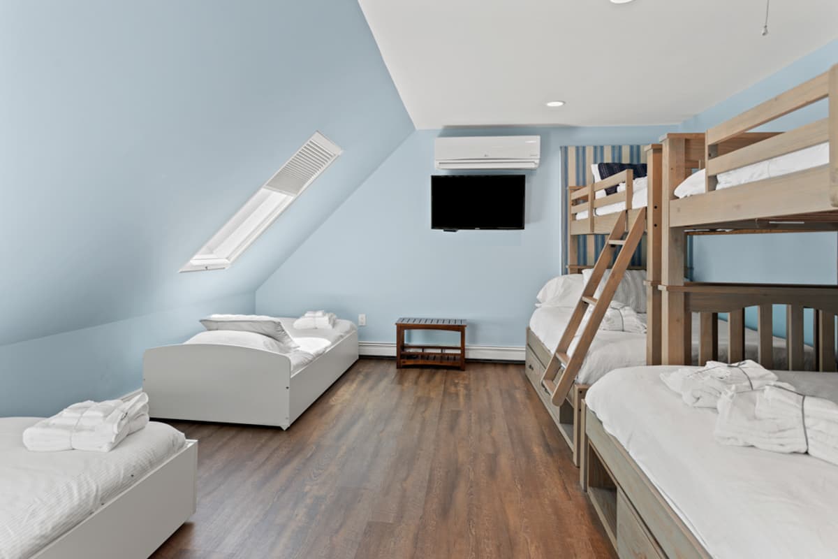 Meeting House - Image 27