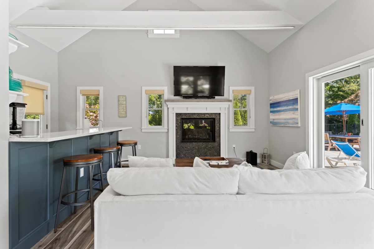 Meeting House - Image 36