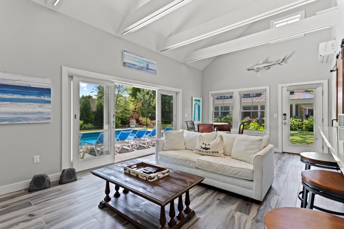 Meeting House - Image 37