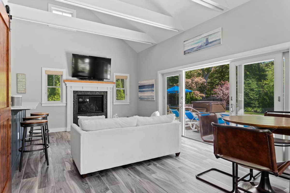 Meeting House - Image 38