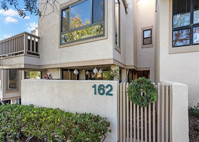 Seaside Oasis - Image 30