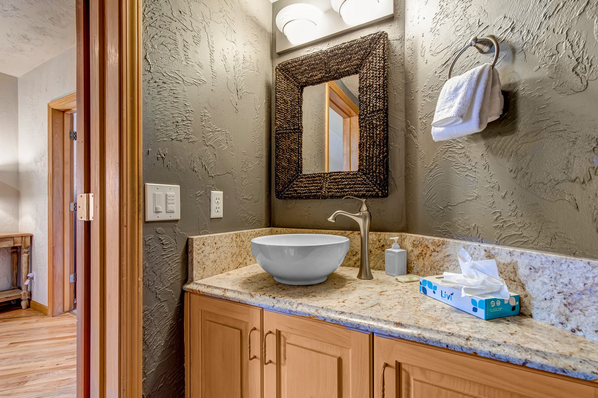 Mountain Hillside Manor - Image 27