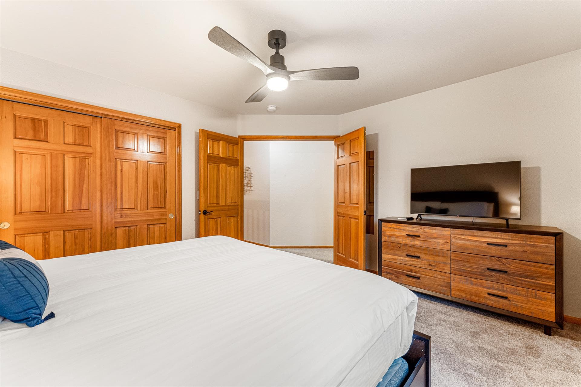 Burgundy House - Image 44