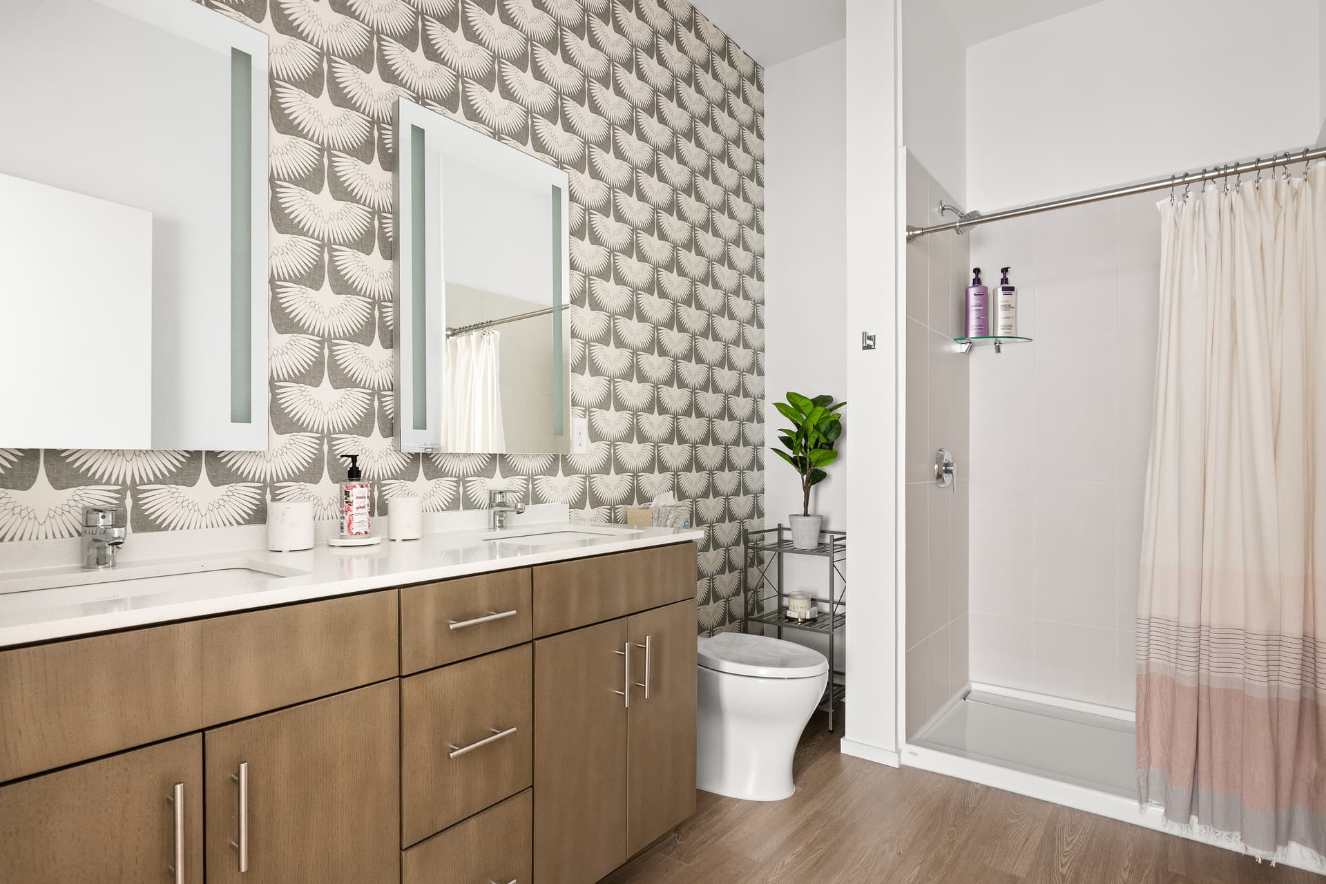 Red Illume Home - Image 7