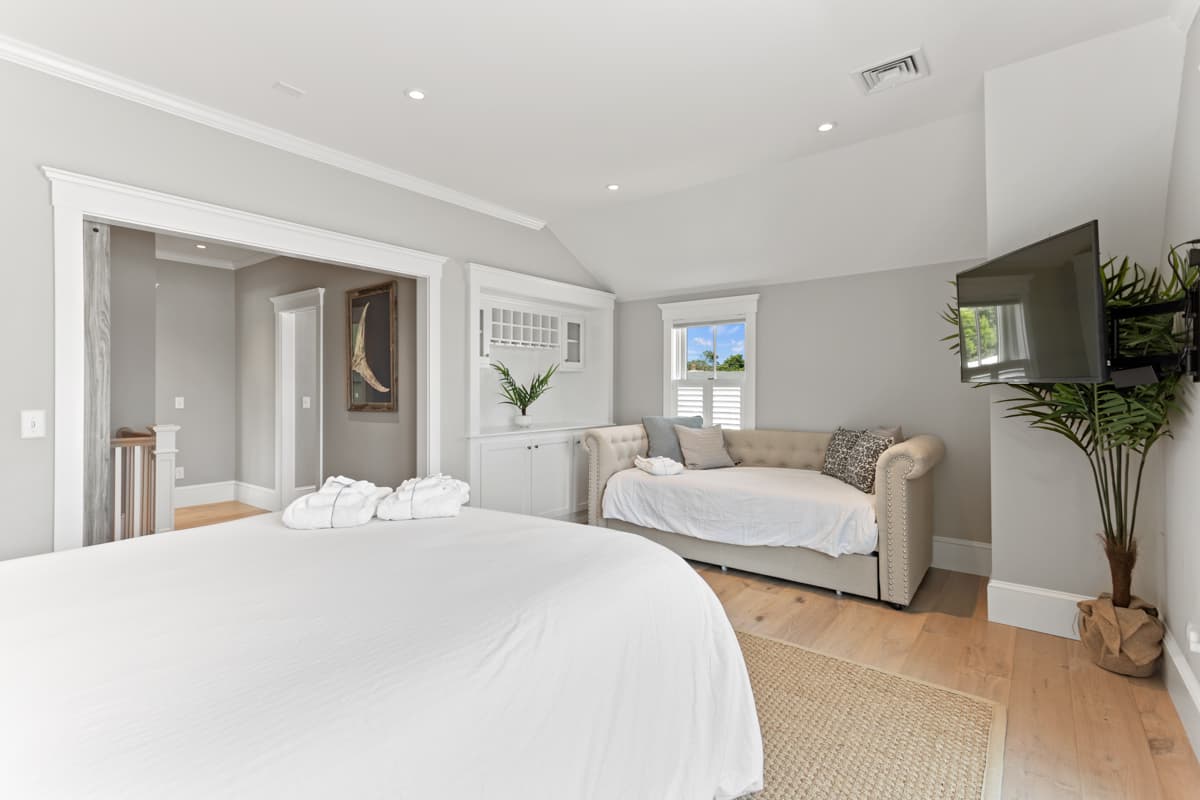 Shore Daze - Image 24