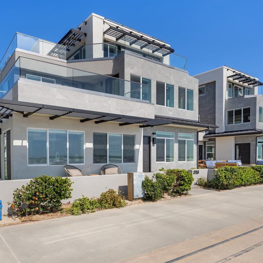 Oceanfront 1 North - Image 1