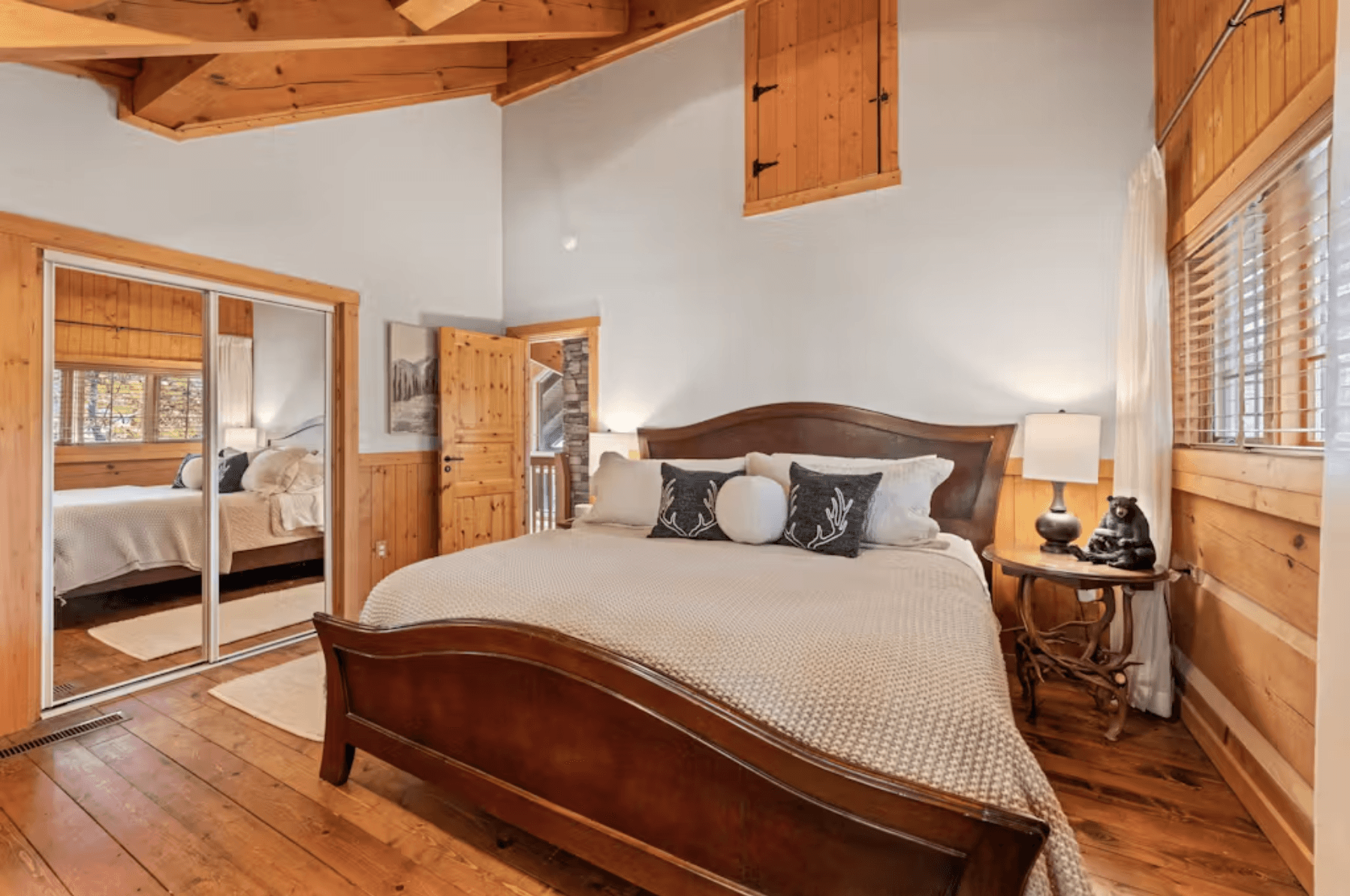 Sapphire Elegance - Image 30