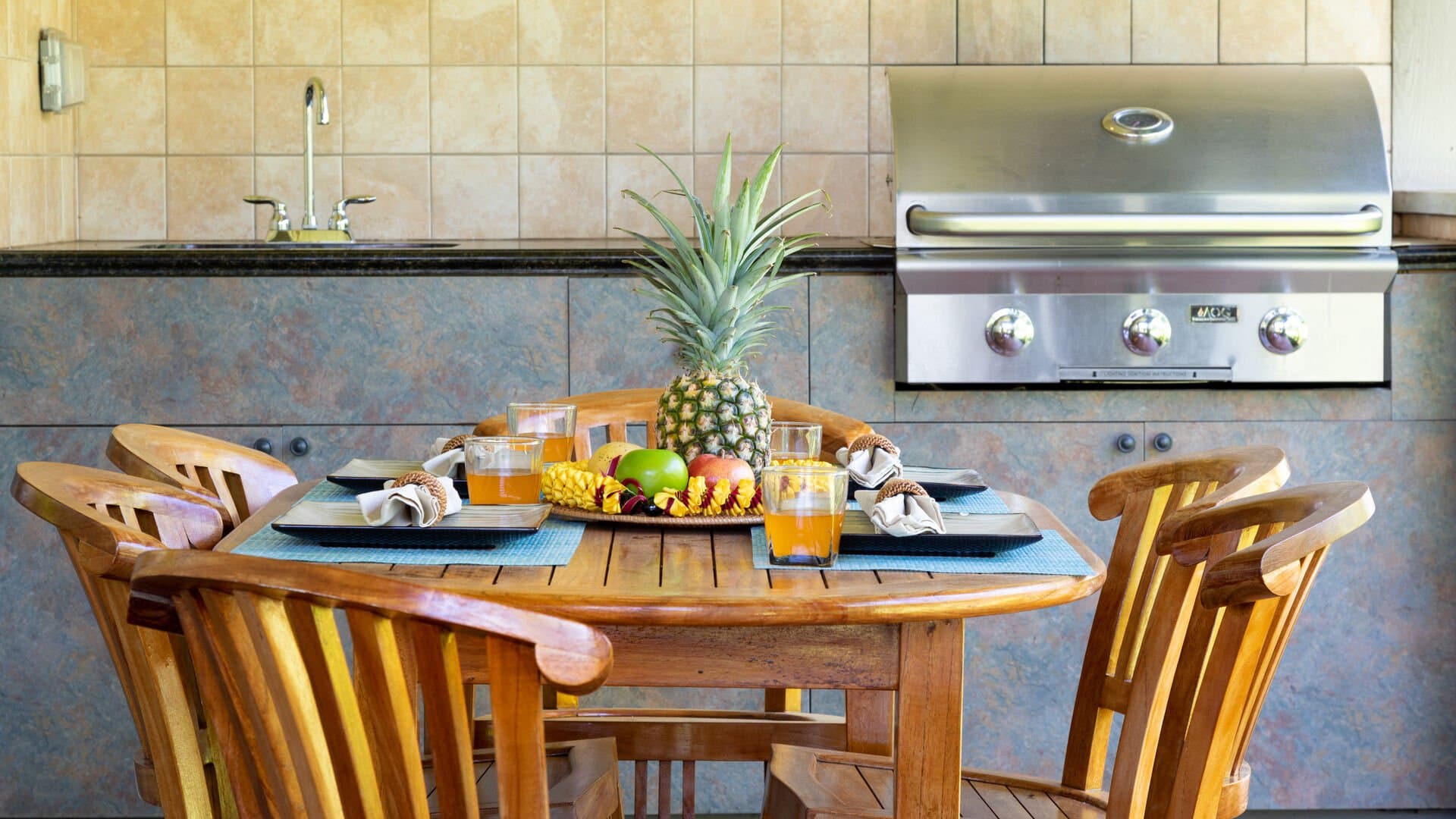 Hawaiiana Escape - Image 19