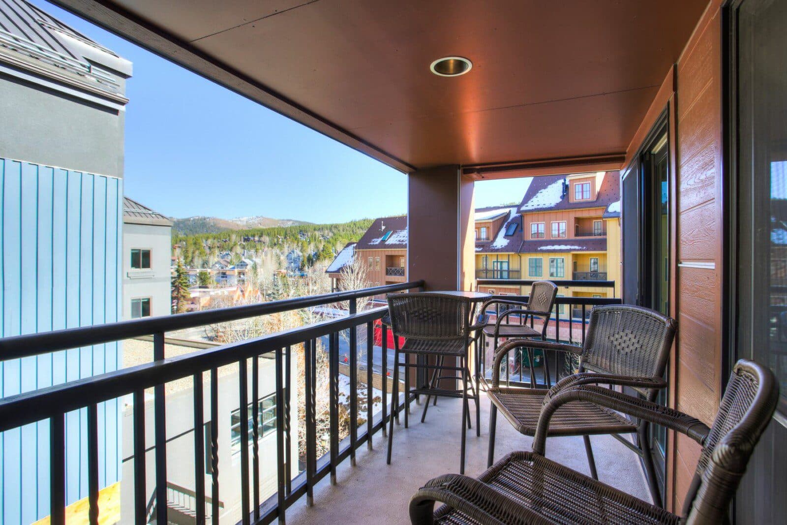 Lavish Condo - Image 20