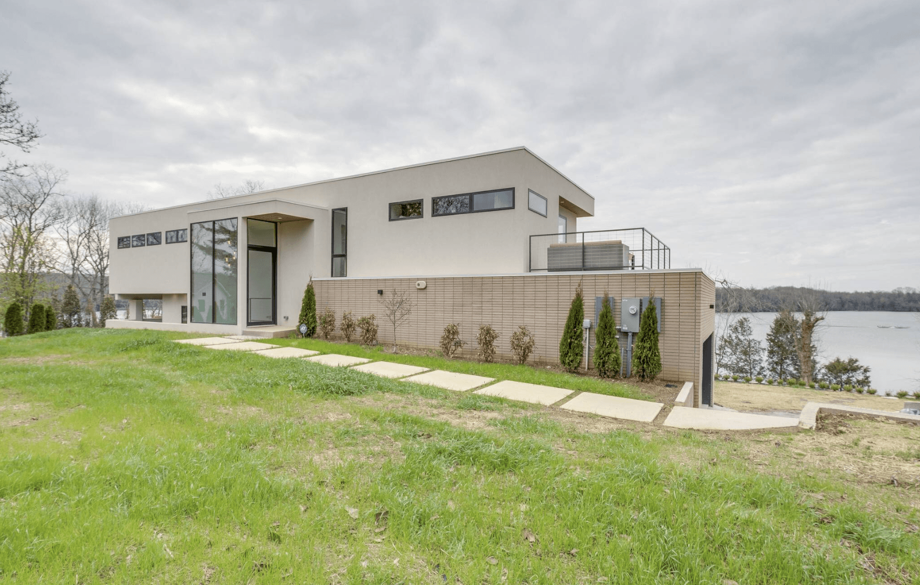 Nashville Lakeside Modern - Image 14