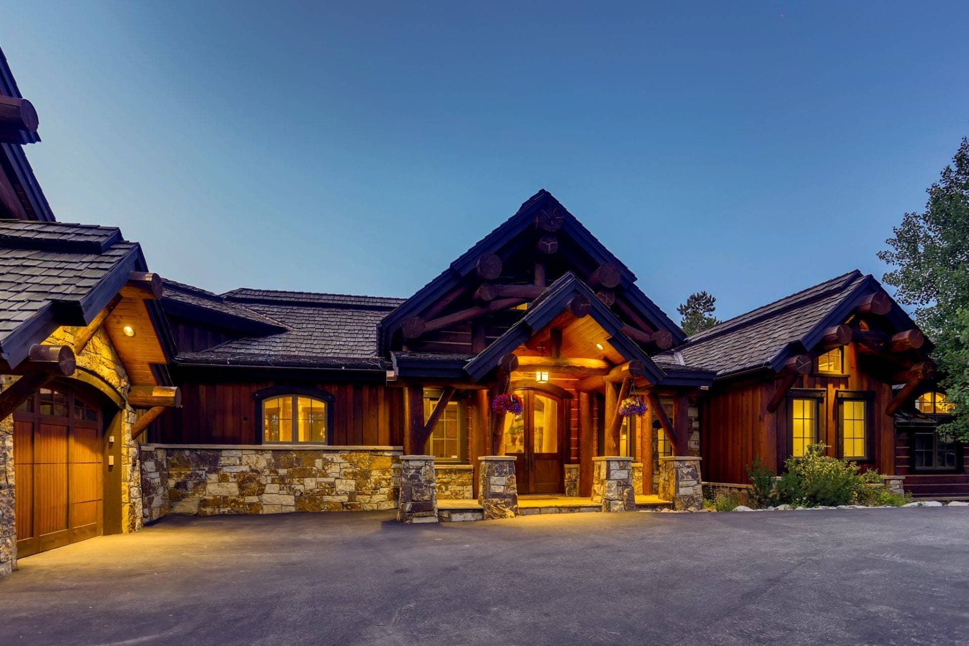 Ski Hi Lodge - Image 1