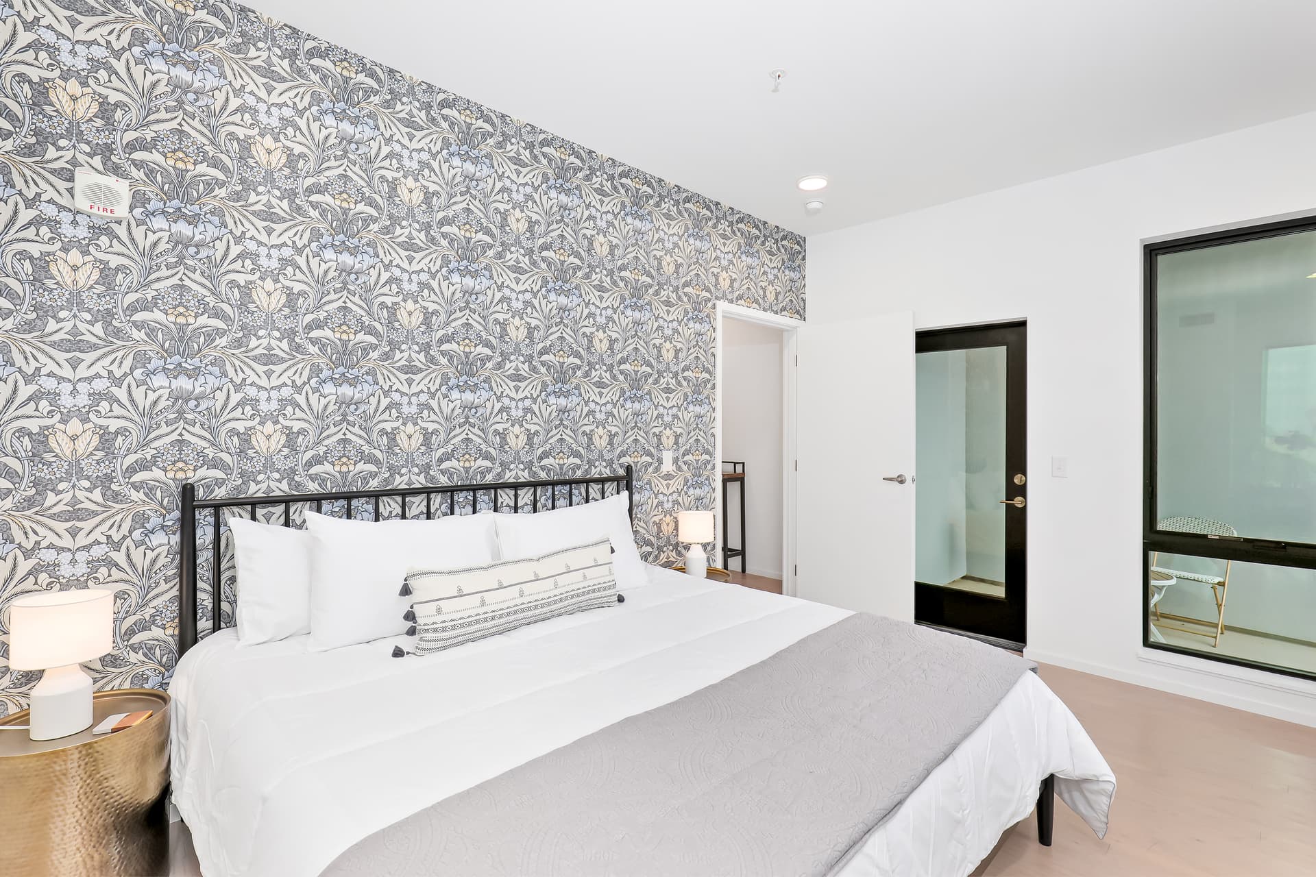 Eve on the River 407 - Image 9