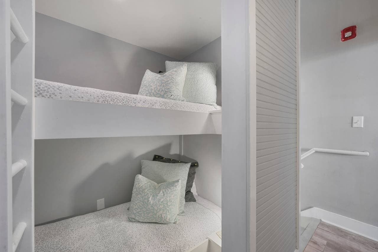 Above The Crowd Home - Image 19