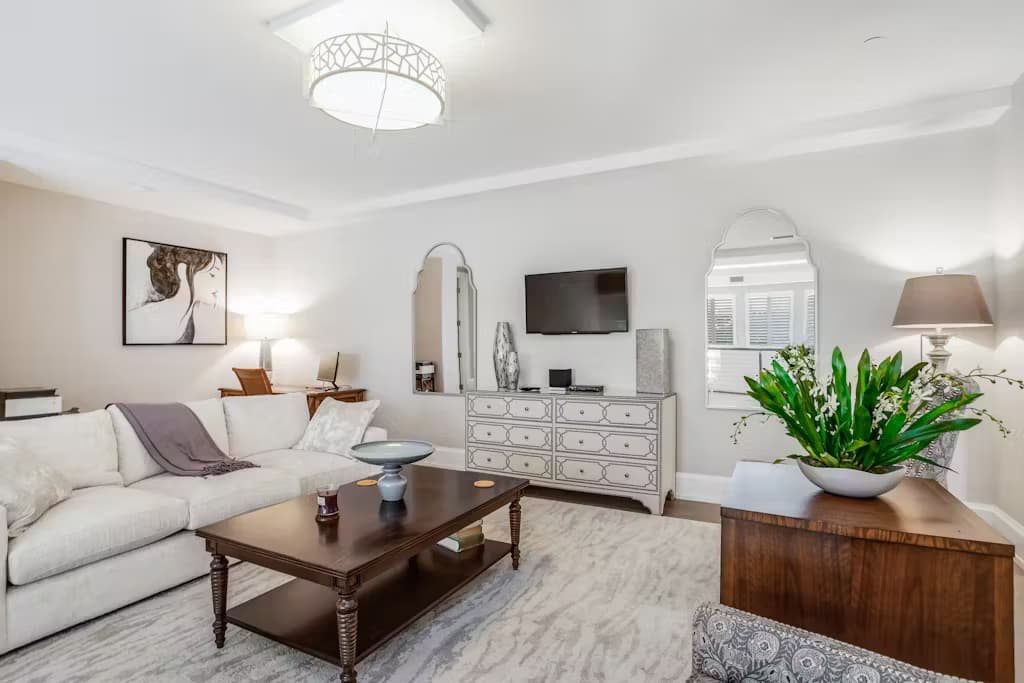 Naples Square Paradise - Image 18