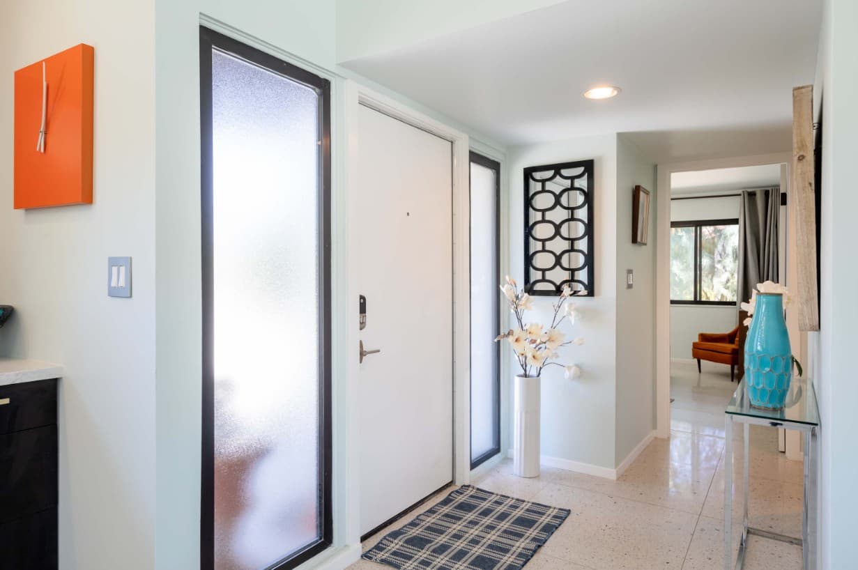 Hugh Kaptur's Mid Century Modern Oasis - Image 23