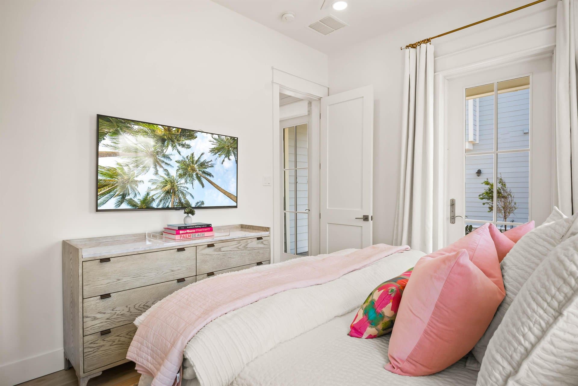 Let's "Glow" Girls - Image 16