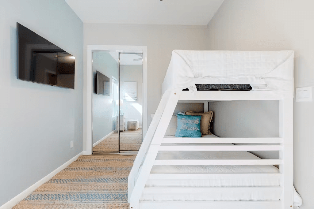 Dolphin Beach House - Image 13