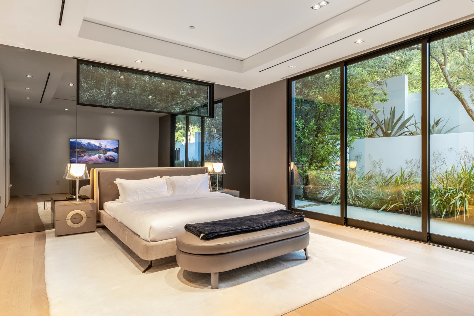 Lago Vista Modern - Image 27