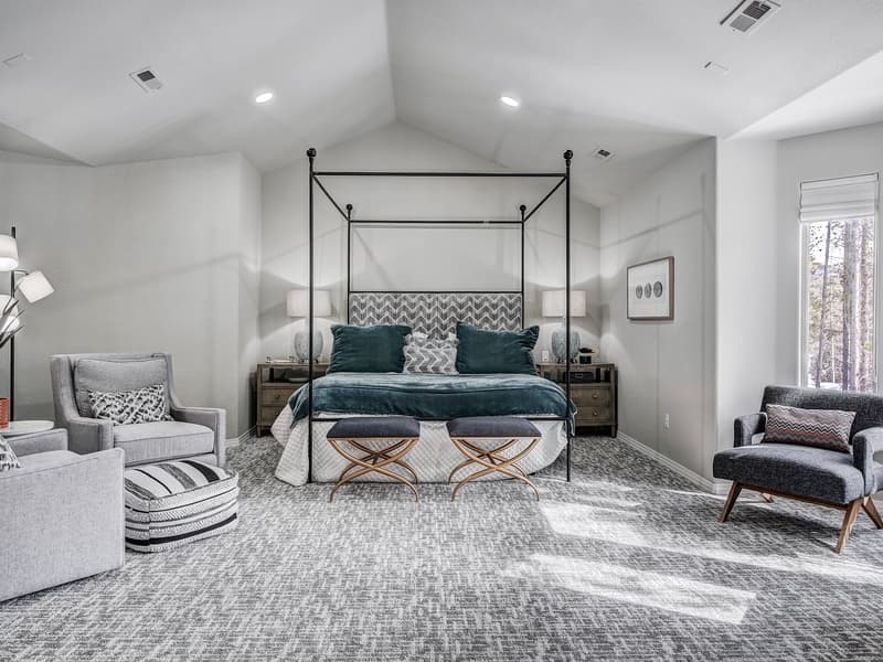 Lakeshore Luxury Chalet - Image 26