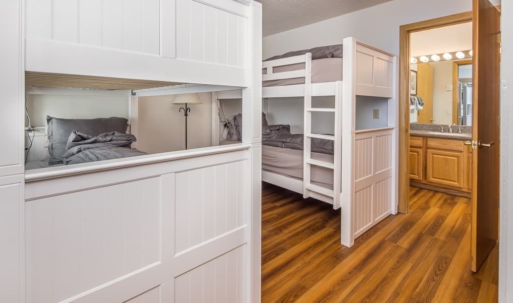 Running Bear Home - Image 22