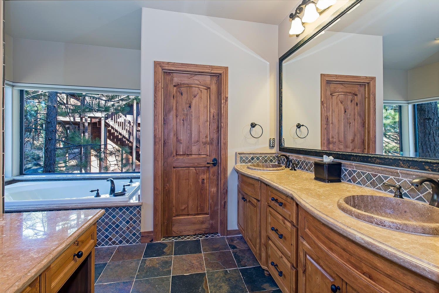 Lariat House - Image 10