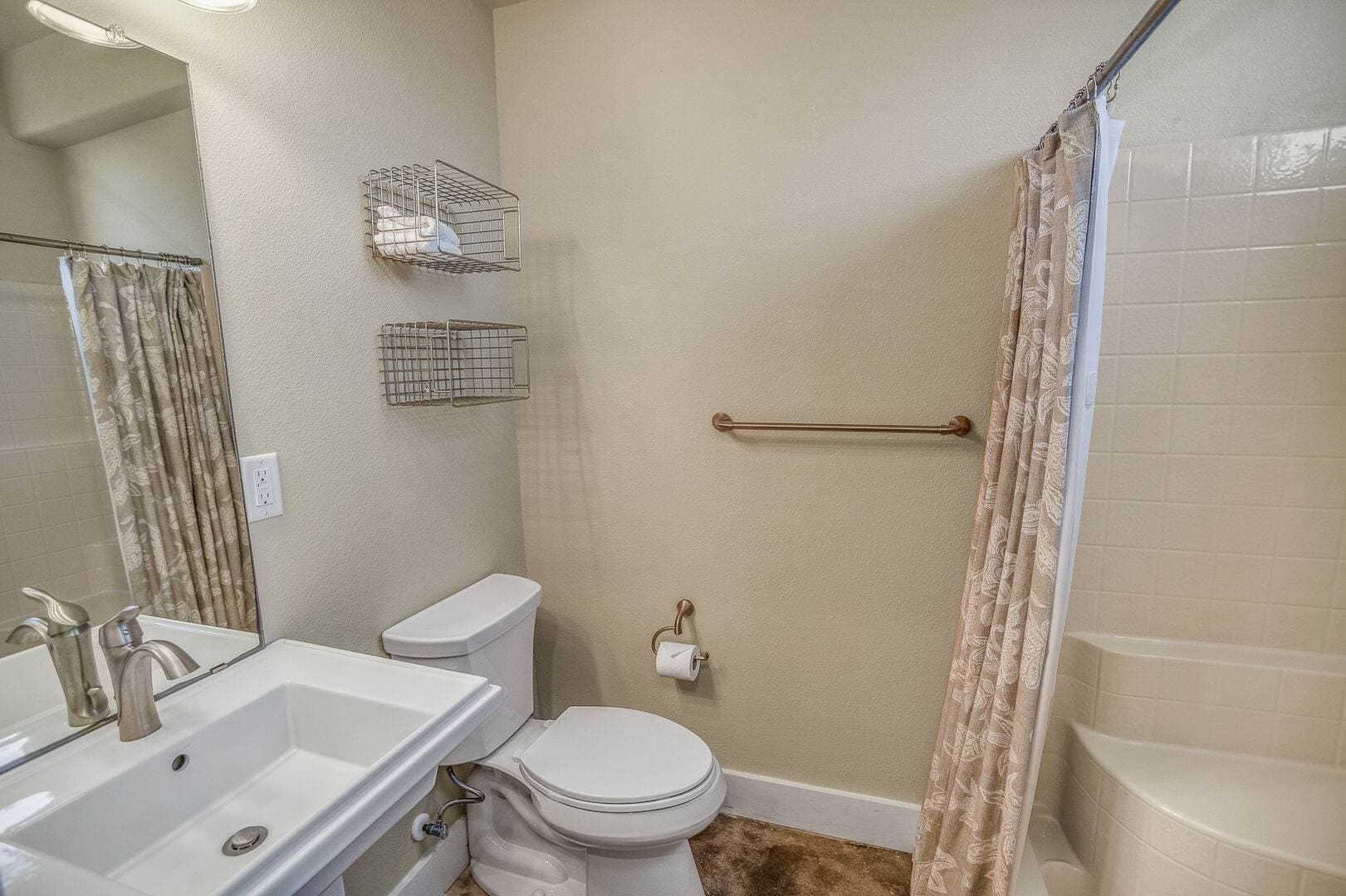 Gone Coastal House - Image 34