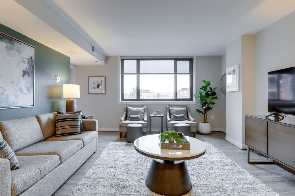 Clarendon Courtland - Image 3