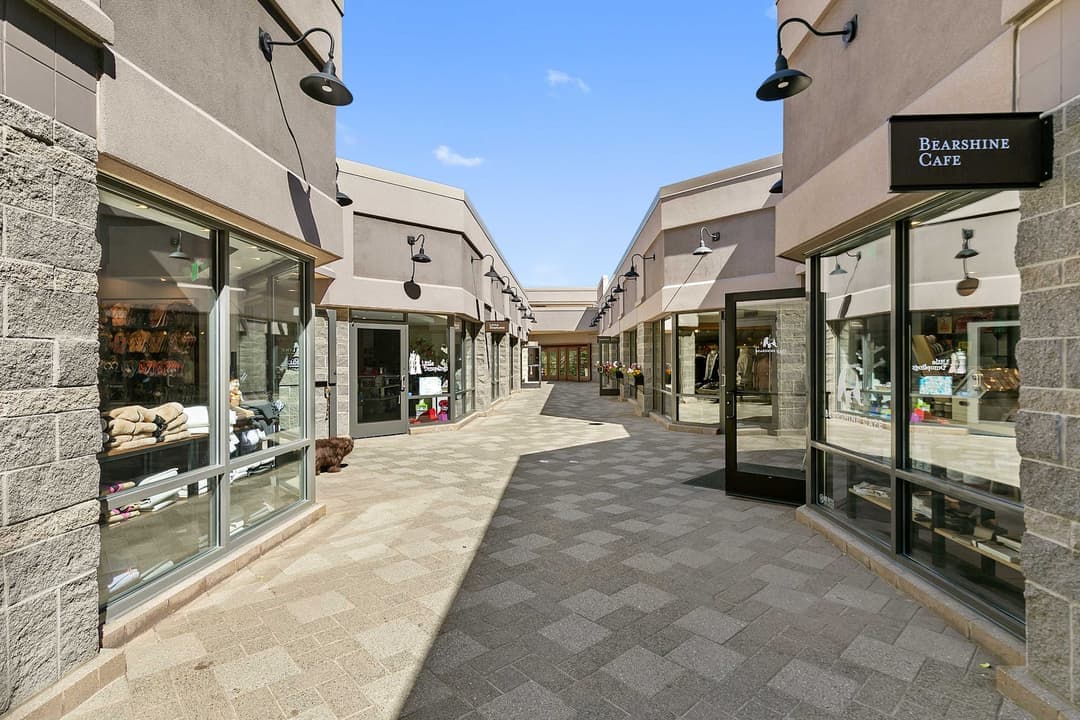 Everline Condo #400 - Image 34