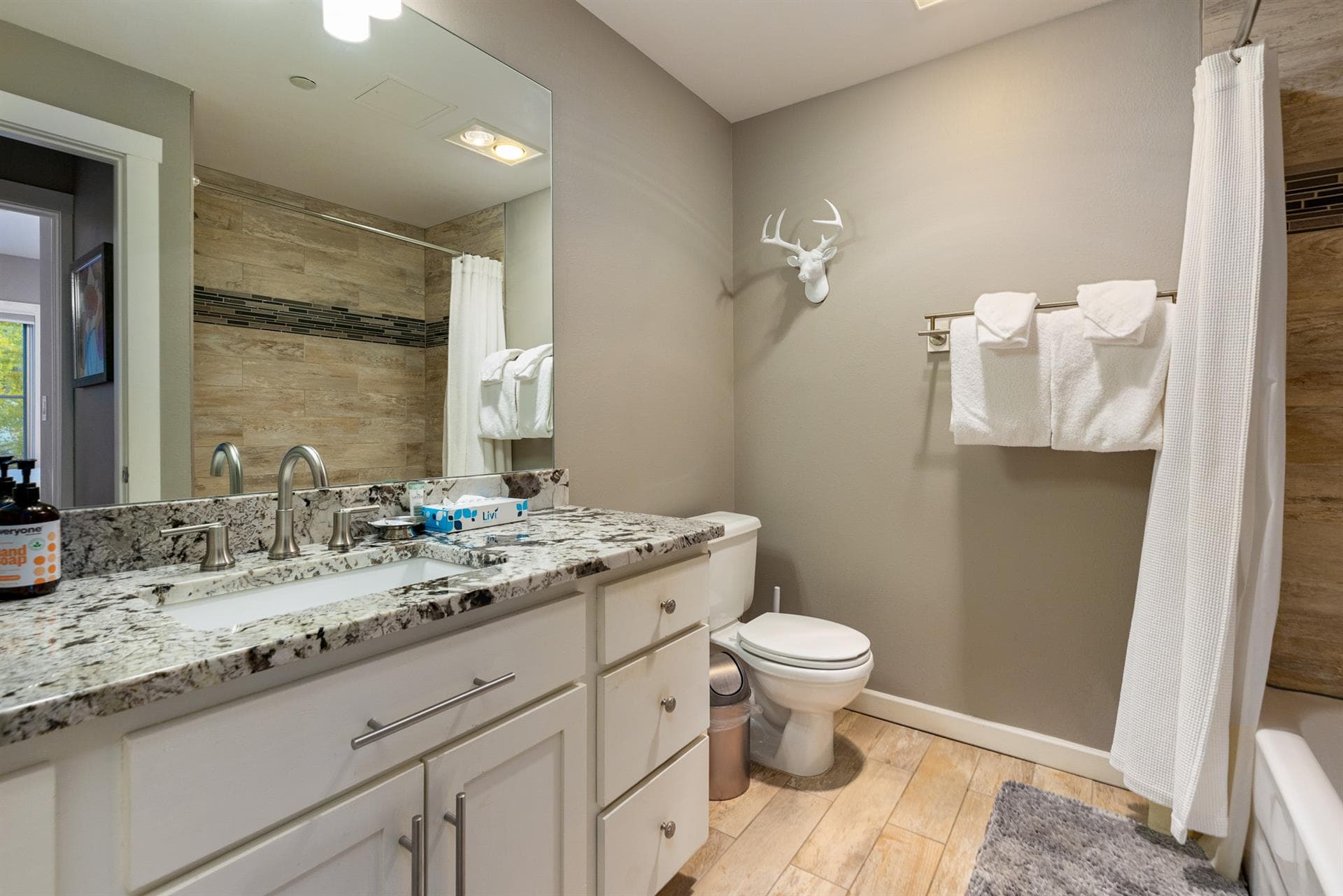 Bear Residence - Image 12