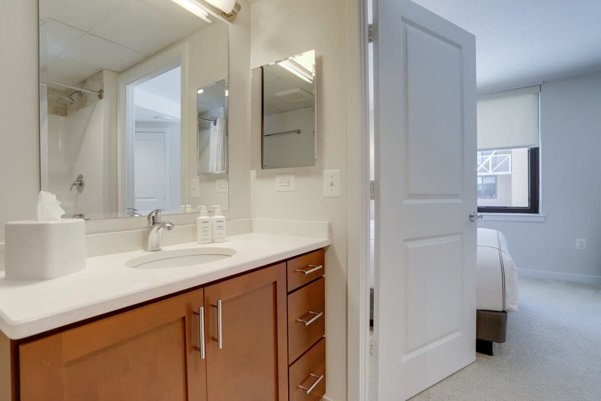 Red Brick Residence - Image 17