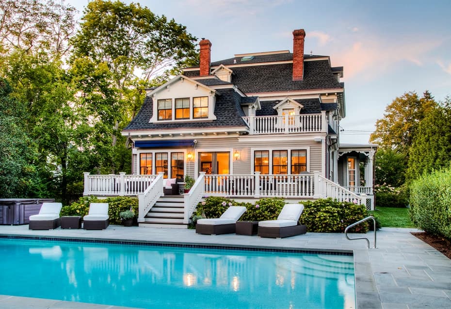 Downtown Victorian - Image 1