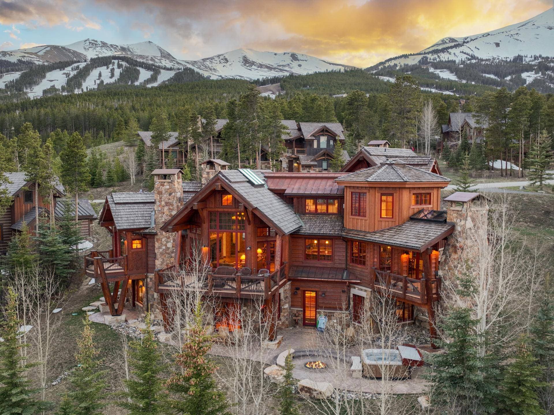 Fox Paw Lodge - Image 1