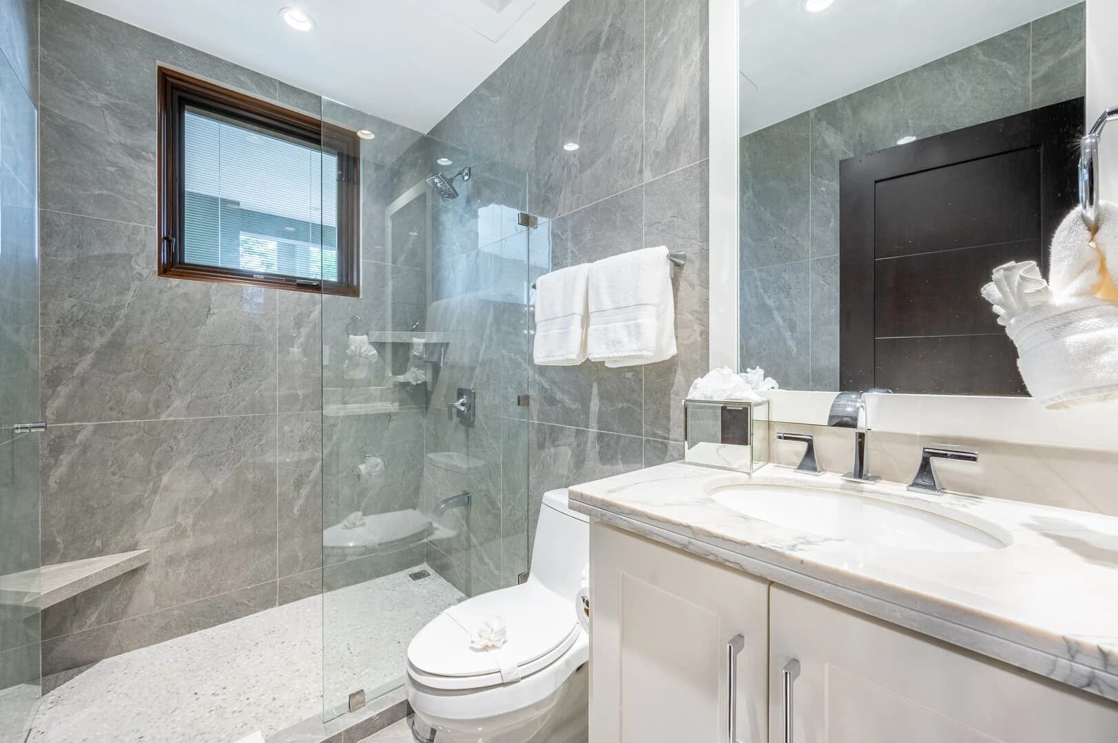 Splendor Penthouse #503 - Image 25