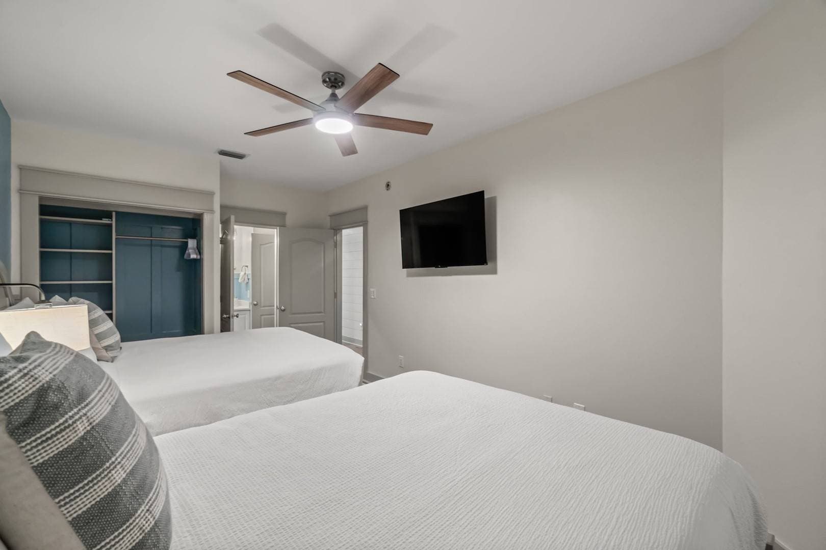 Sandy Buns - Image 30