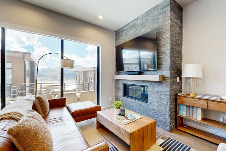 Luxury Hideout Overlook - Image 1