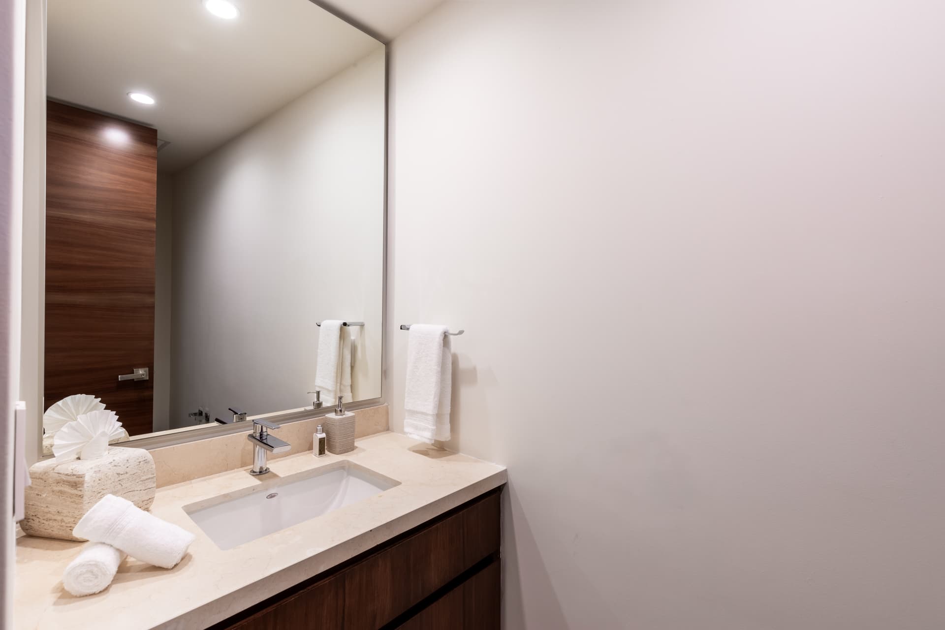 Tau Residences #621 - Image 31