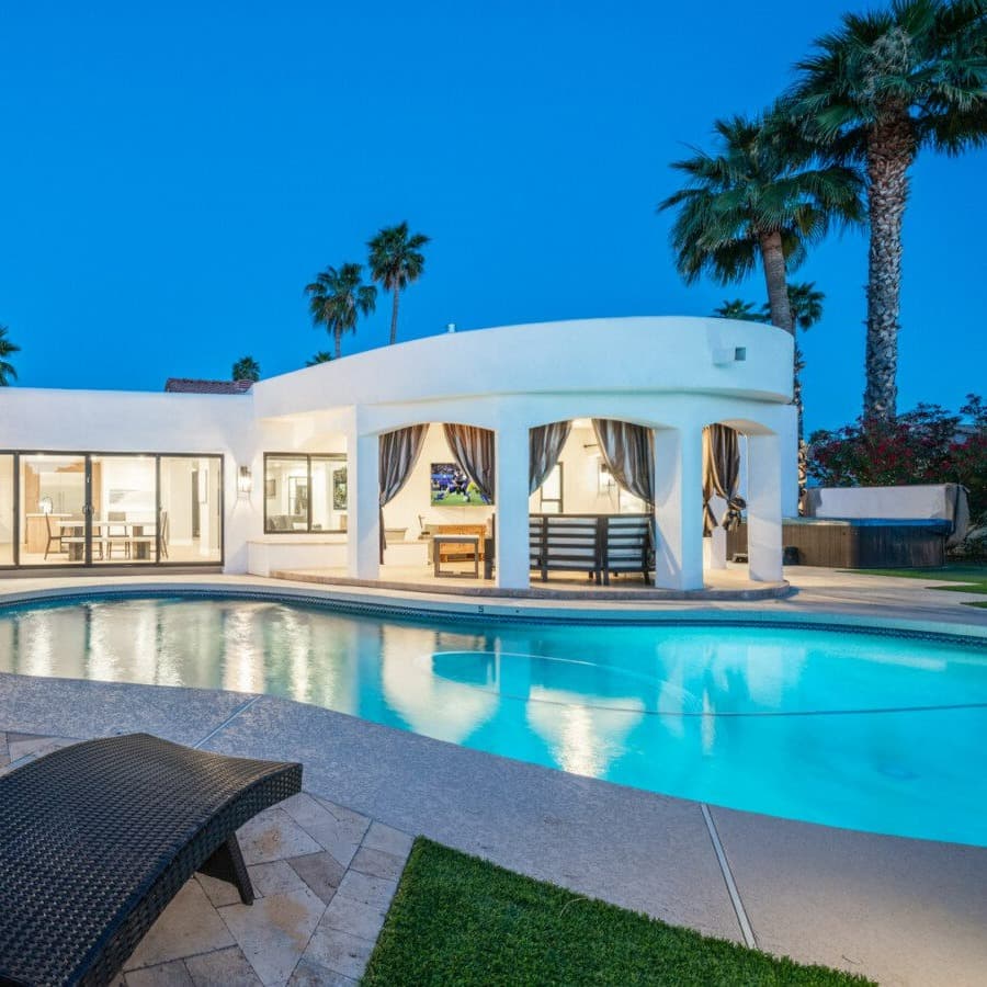 Spontaneous Desert Retreat - Image 1