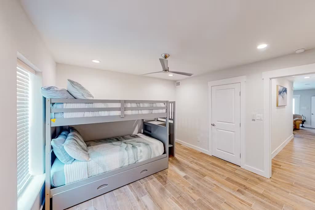 Carolyn's Beach House - Image 16