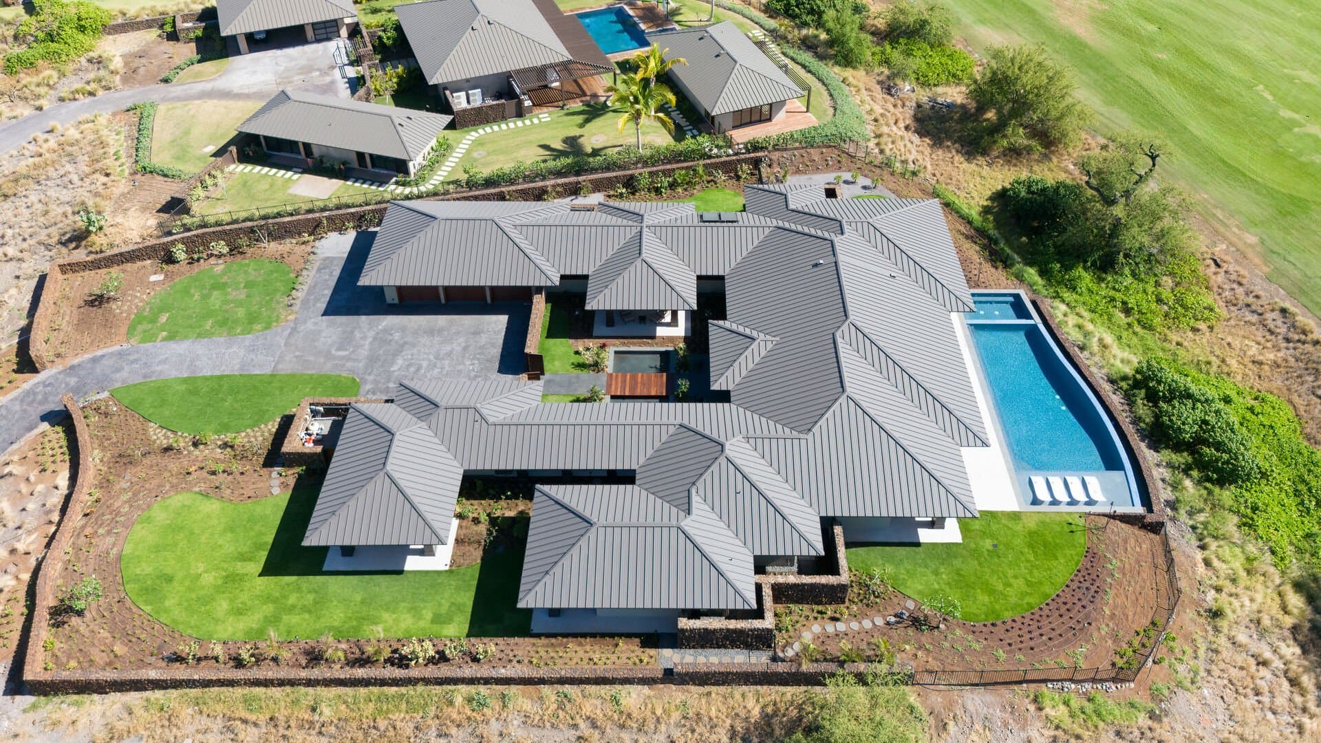 Hawaiian Elegance - Image 46