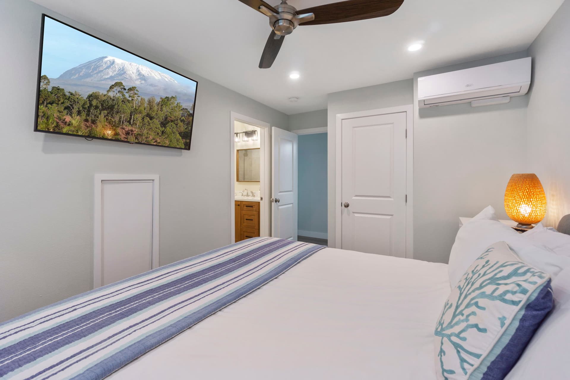 Coastal Breeze Getaway - Image 10