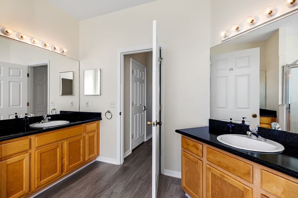 Hills Bay Retreat - Image 24