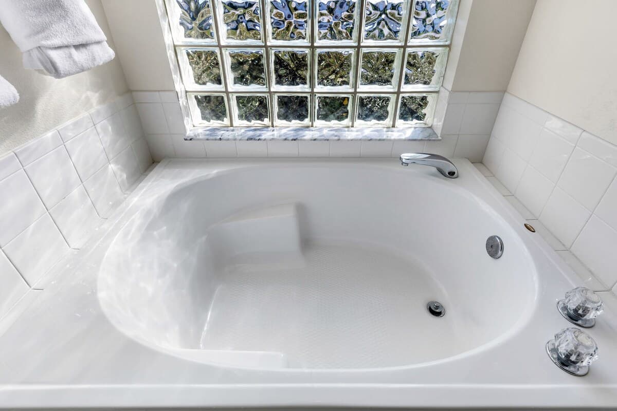 Hills Bay Retreat - Image 25