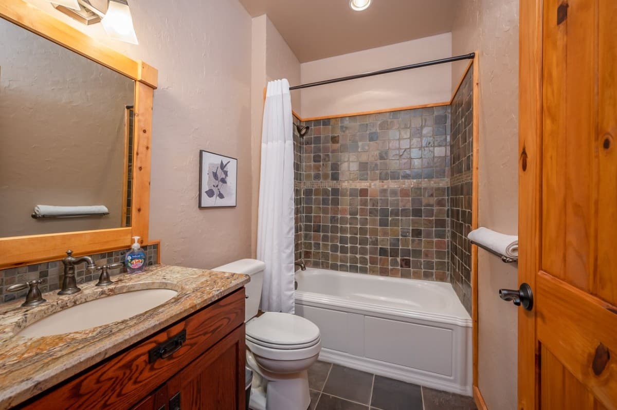 Chateau Laurel - Image 35