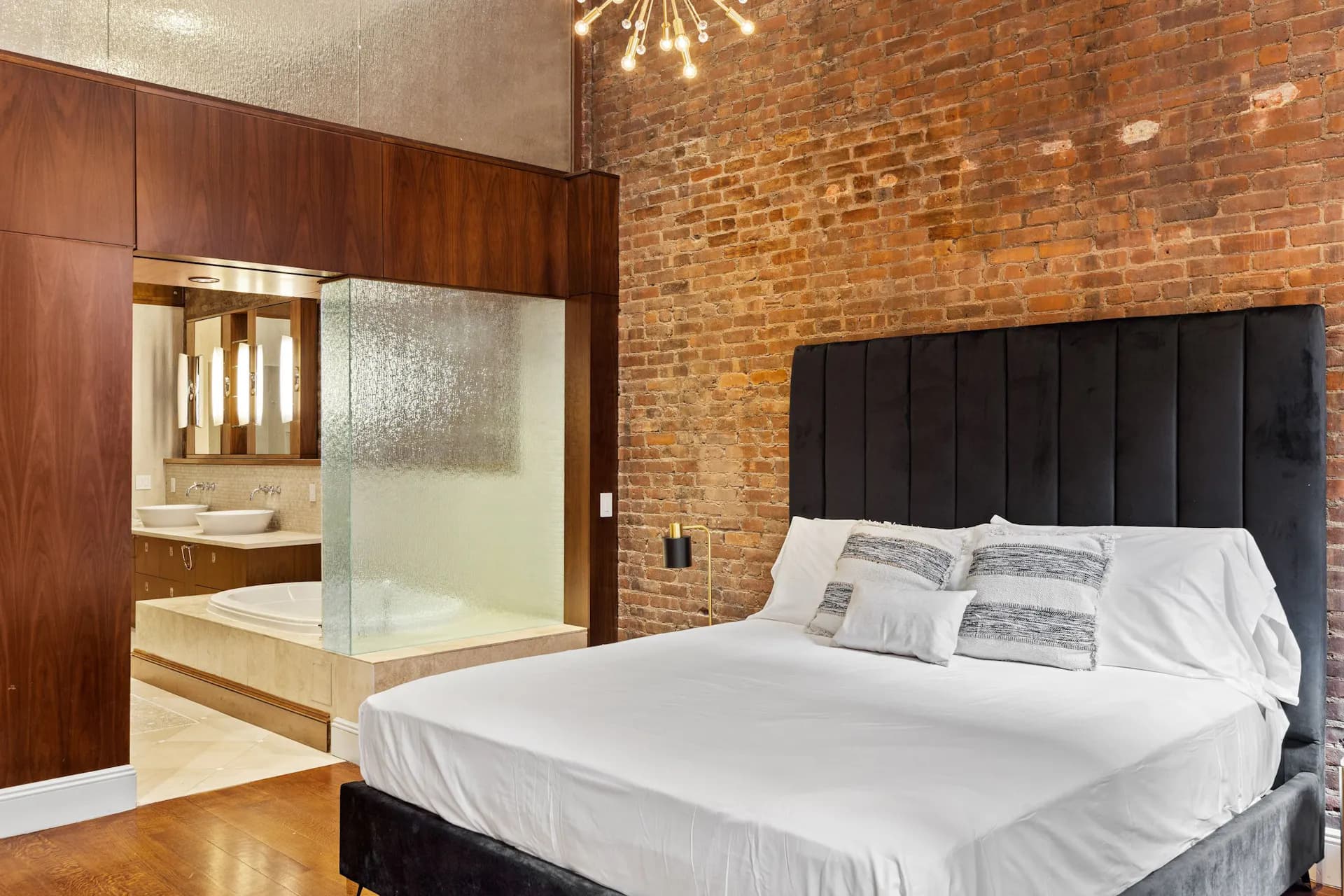 Rialto IV - Image 16