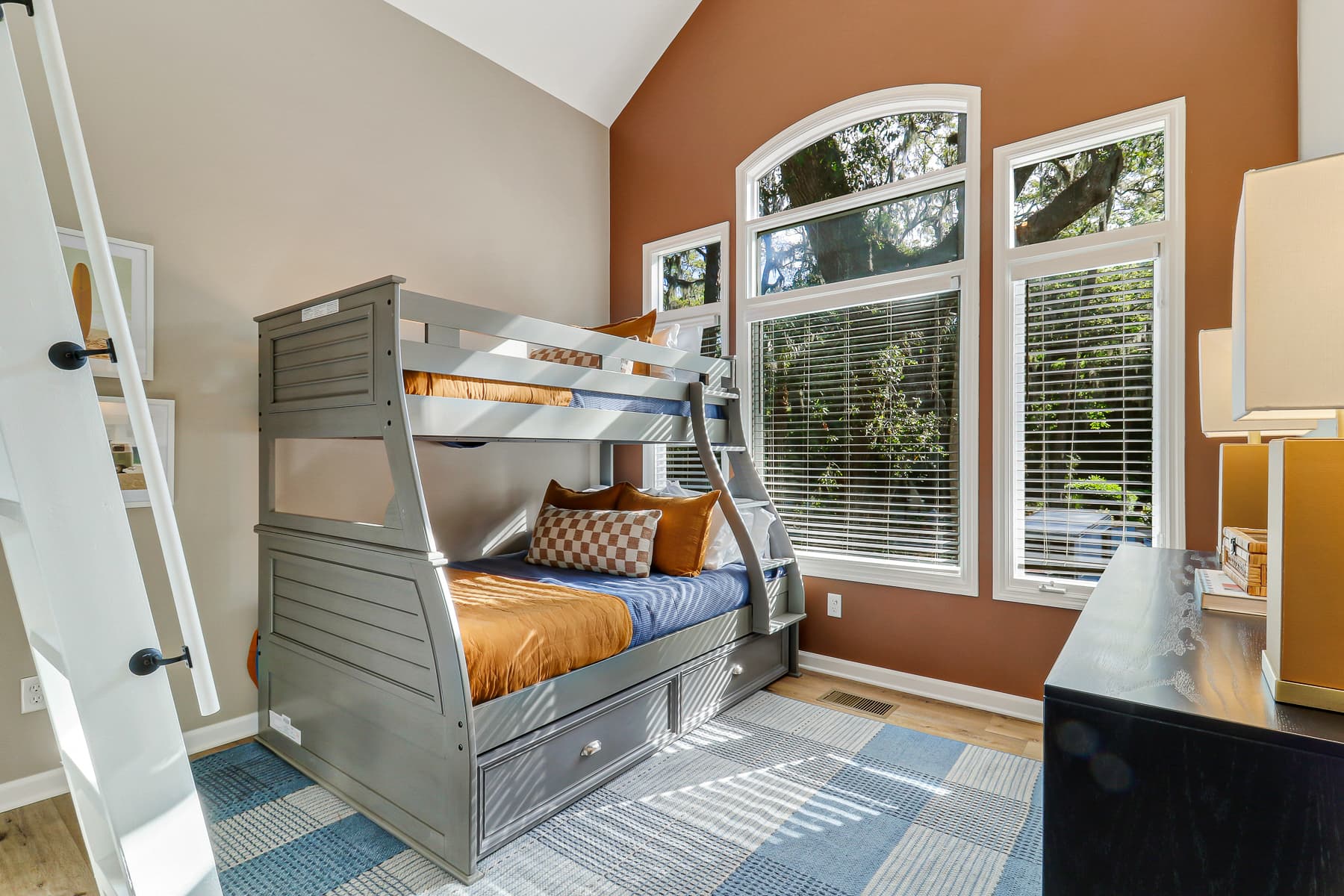 Sea Lane Retreat - Image 20