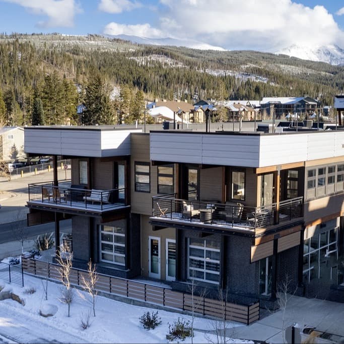 Continental Vista Condo - Image 1