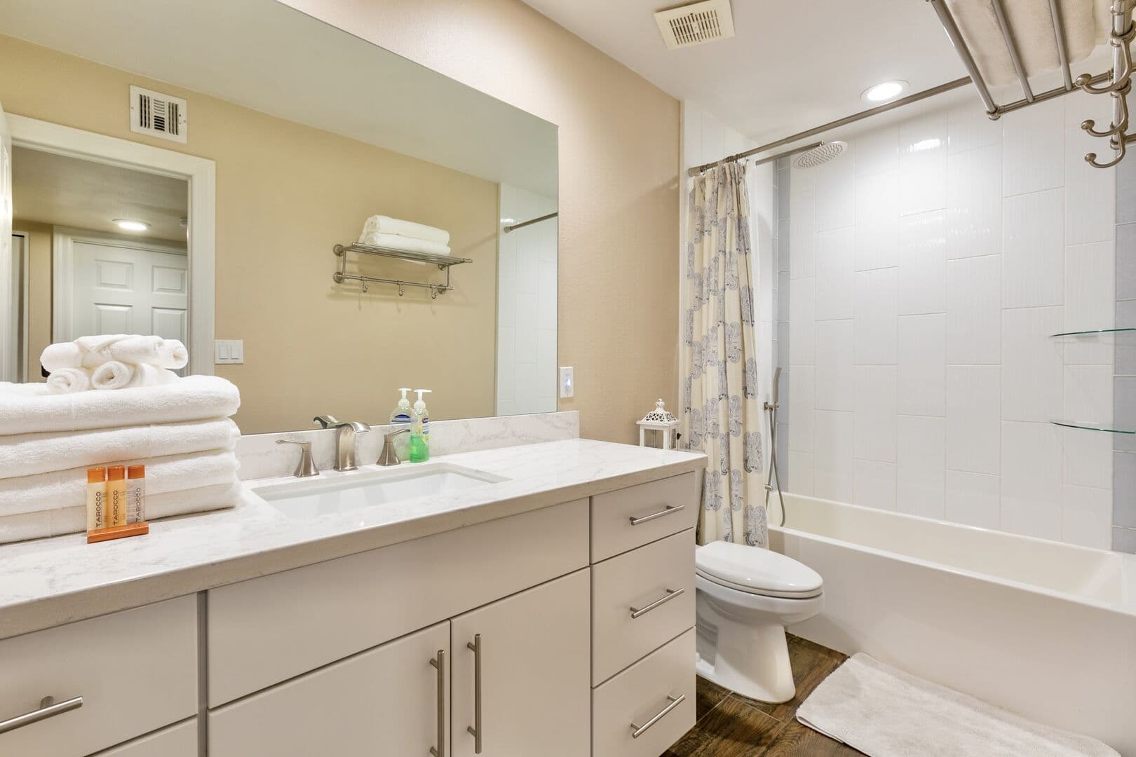 Paradise Escape - Image 27