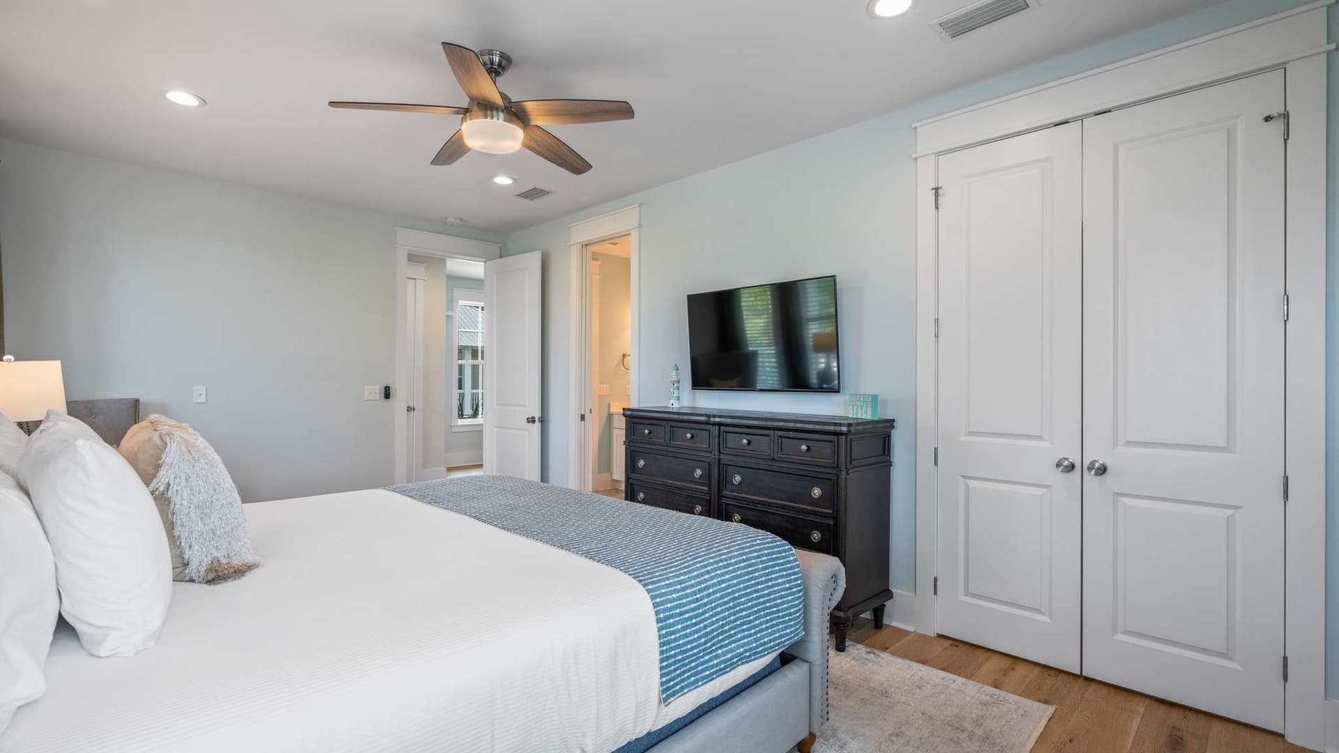 Barefoot Haven - Image 28