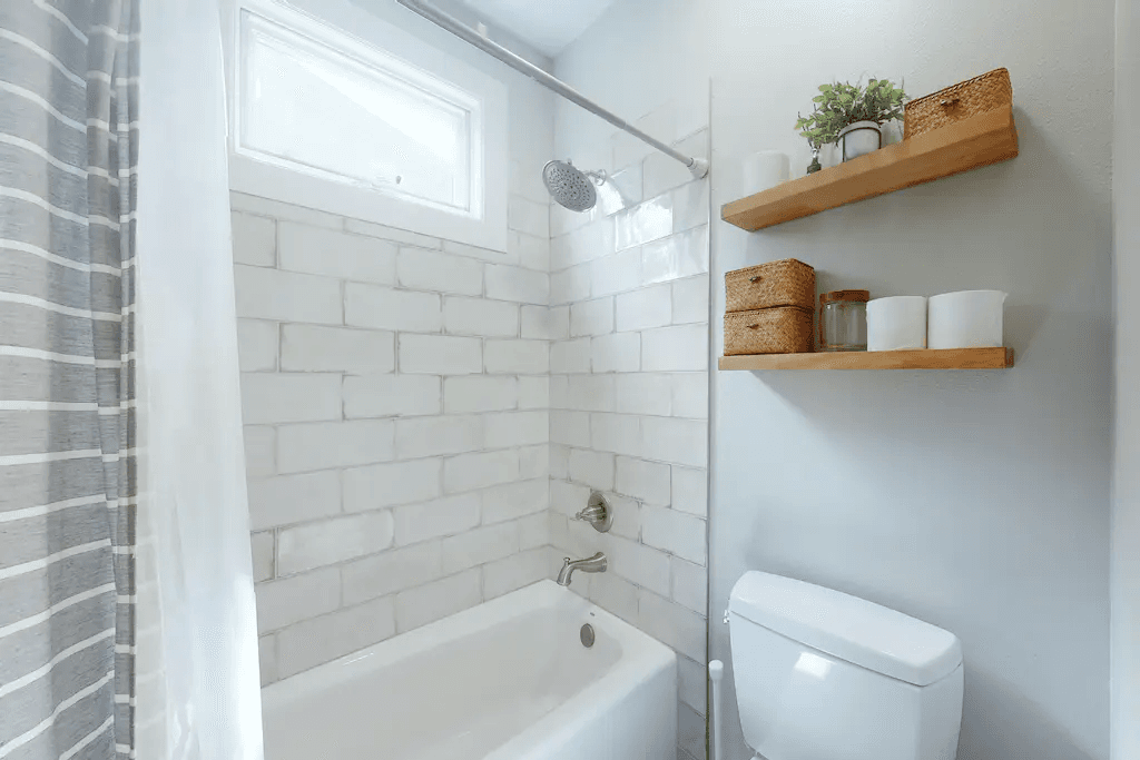 Fraser River Retreat - Image 13